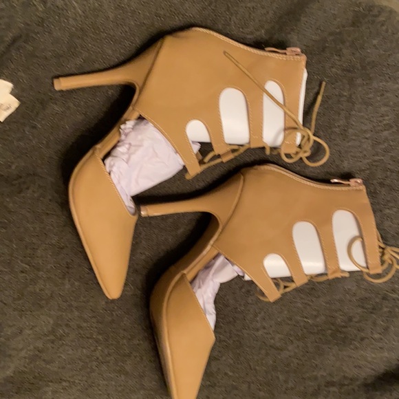 Women’s size 7 1/2 High Heels - Picture 2 of 16